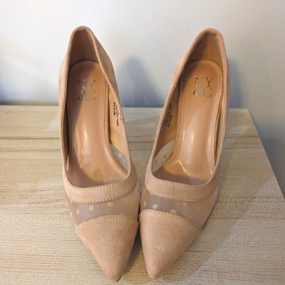 EUC New York & Company Briar Pump Light Nude Pink Polkadot Heels || Size 6.5
